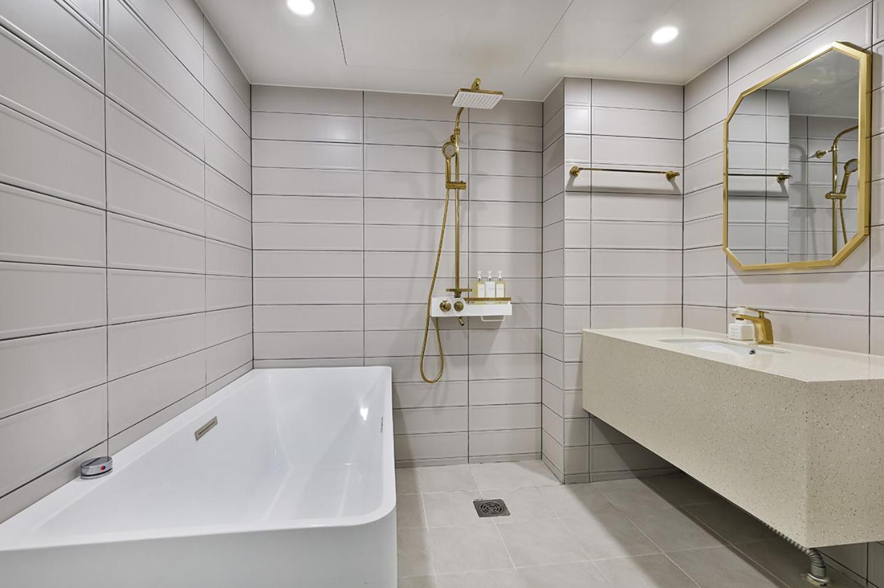 Hotel Palace Гиеонгджу Екстериор снимка